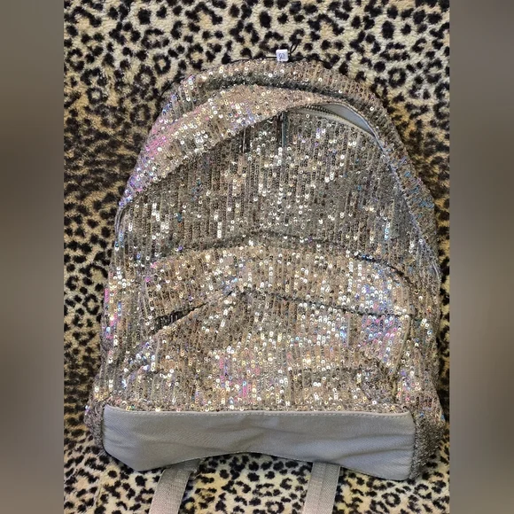 NWOT GENERATION LOVE Eden Sequin Backpack in Silver - Picture 1 of 5